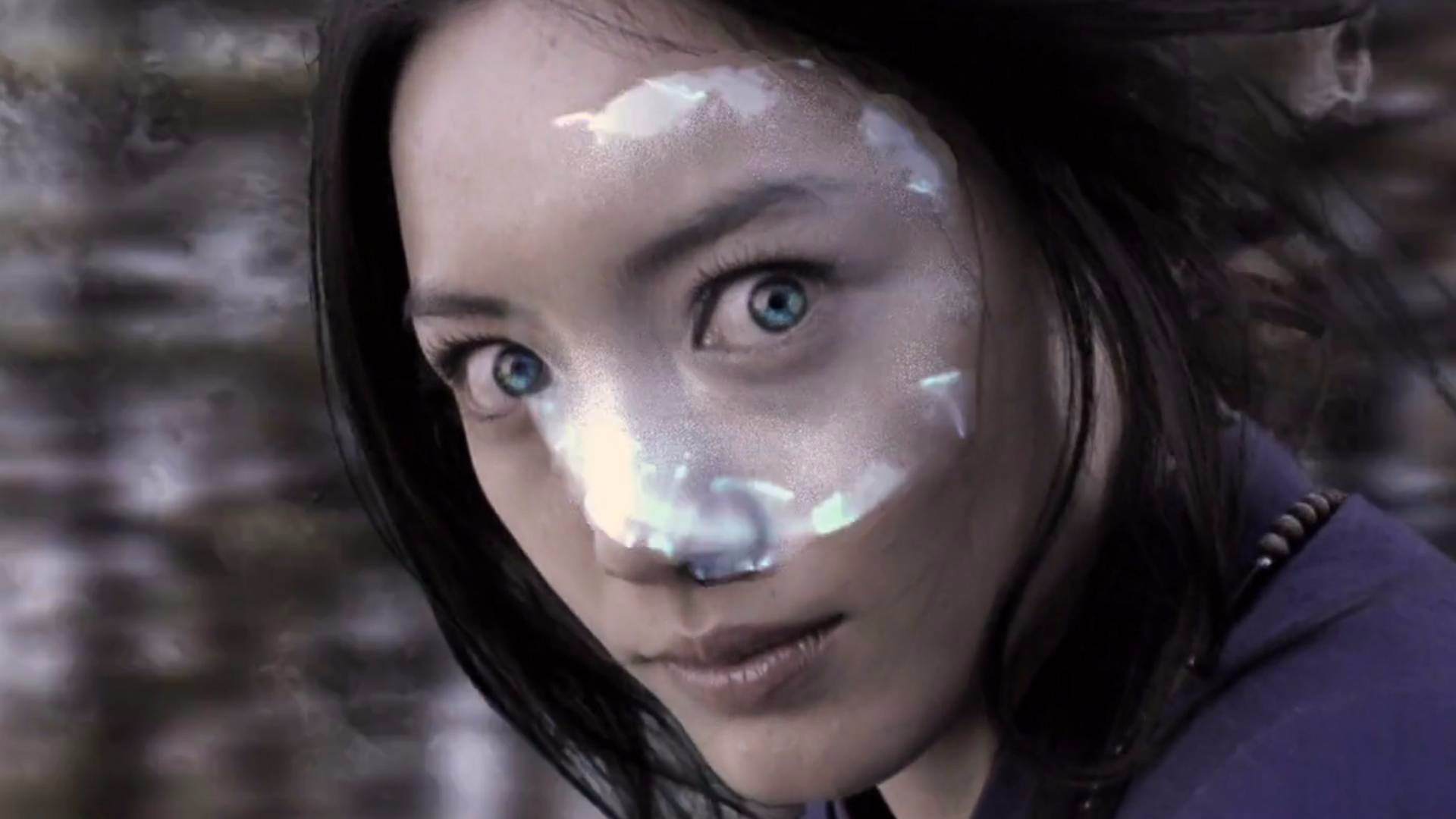 女孩拥有一双破幻之眼,看一眼对手就会马上死,一部忍者动作电影